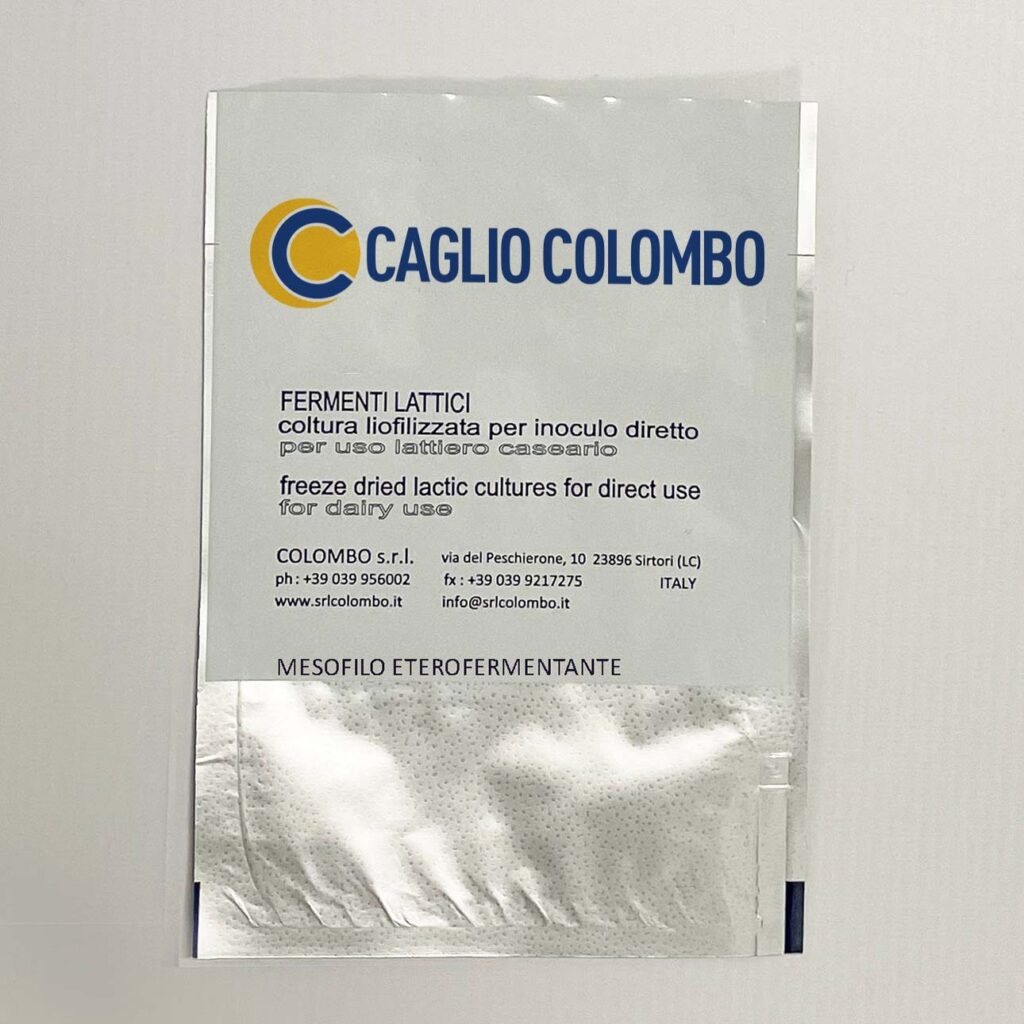 Caglio Colombo | Dal 1903 Colombo Srl affianca caseifici artigianali e industriali nella produzione di formaggi e prodotti lattiero-caseari, sviluppando caglio, fermenti lattici, enzimi e soluzioni dedicate alla lavorazione del latte. Un’esperienza costruita attraverso oltre un secolo di attività, ricerca e collaborazione con professionisti del settore caseario.